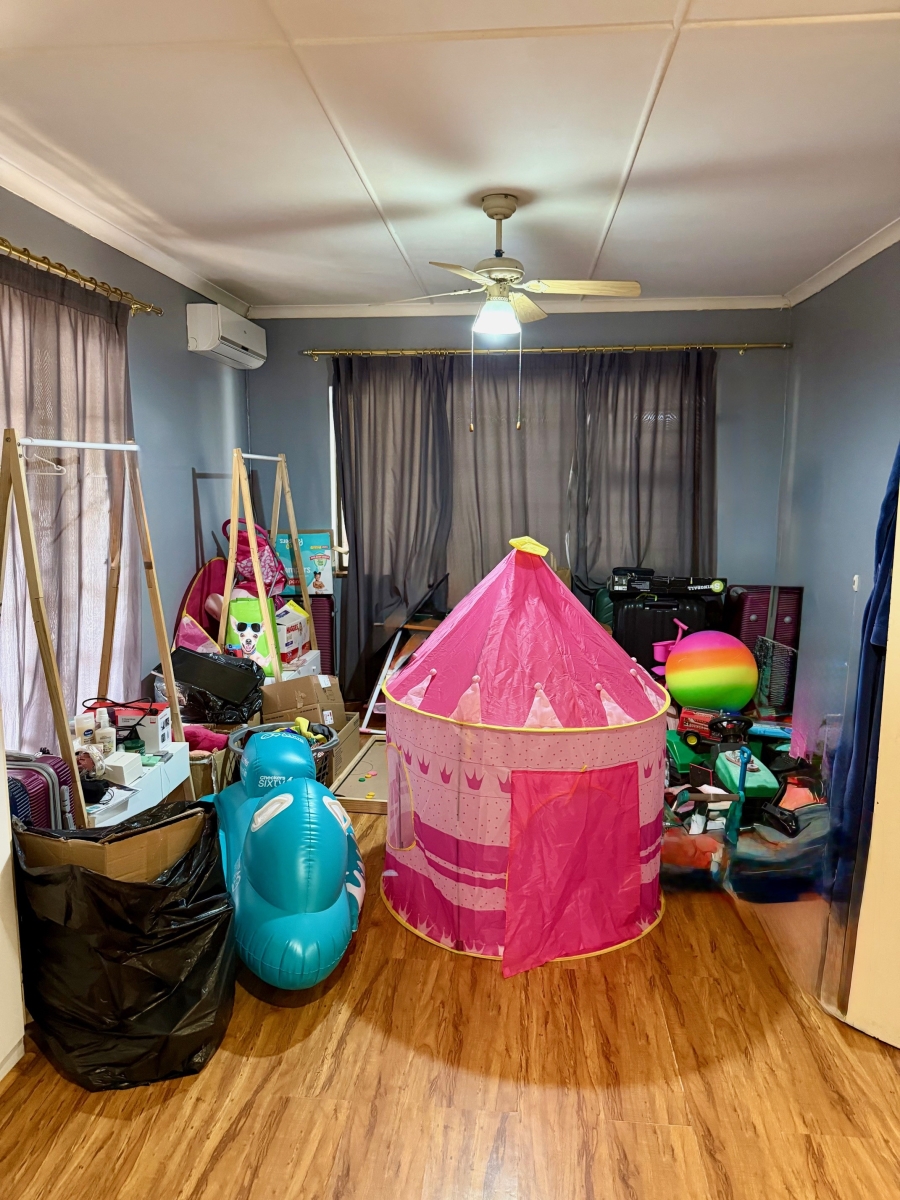 4 Bedroom Property for Sale in Bergzicht Western Cape